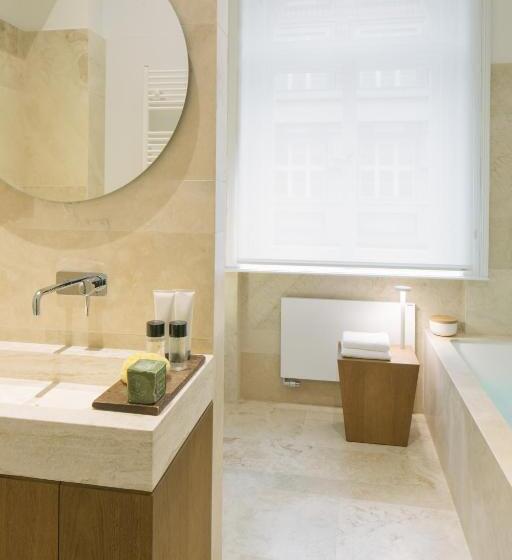 اتاق سوپریور, Golden Crown