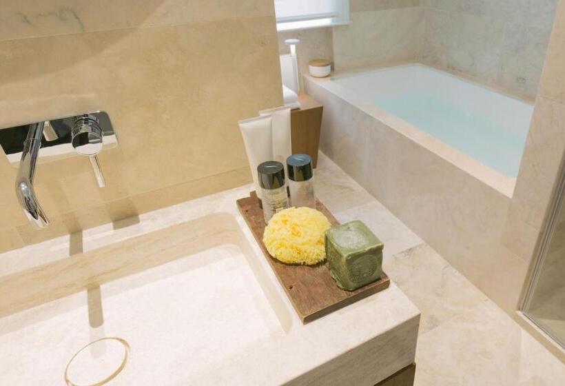 اتاق سوپریور, Golden Crown