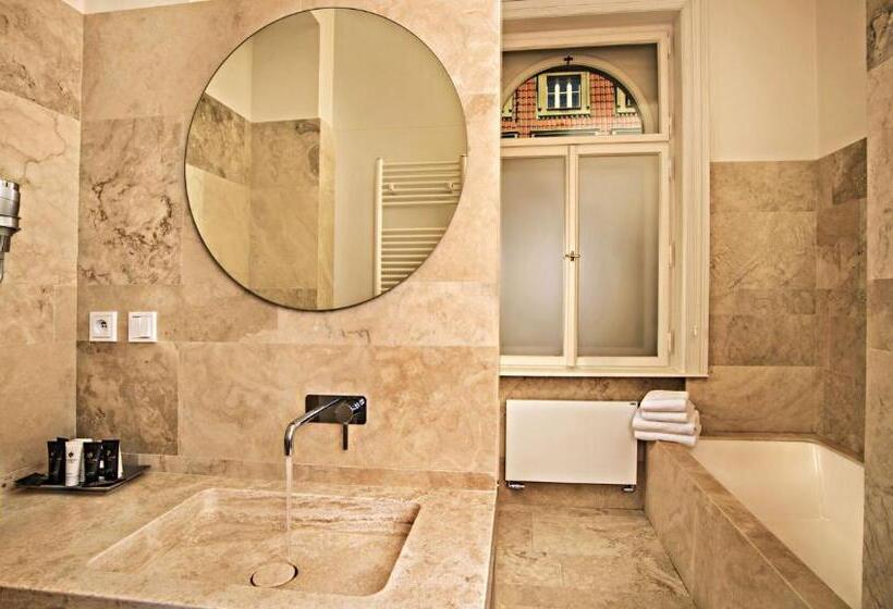 اتاق سوپریور, Golden Crown