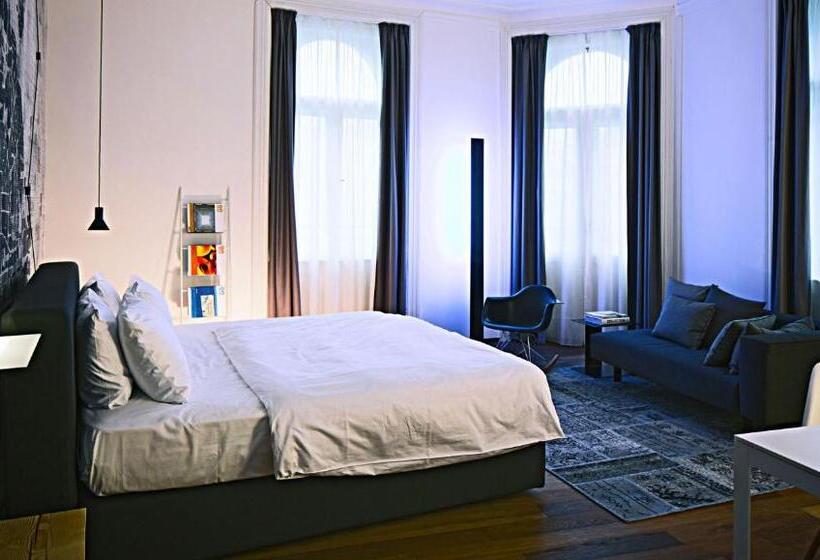 اتاق سوپریور, Golden Crown