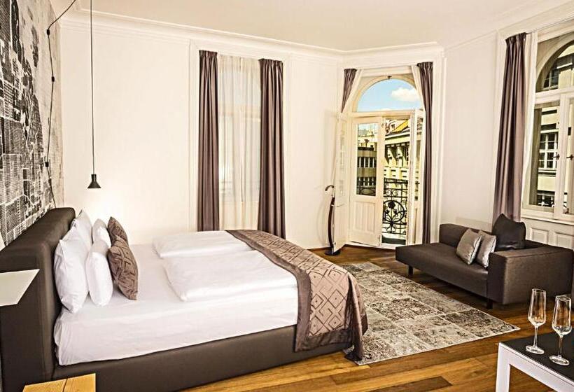 اتاق سوپریور, Golden Crown