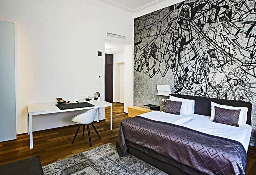 اتاق سوپریور, Golden Crown