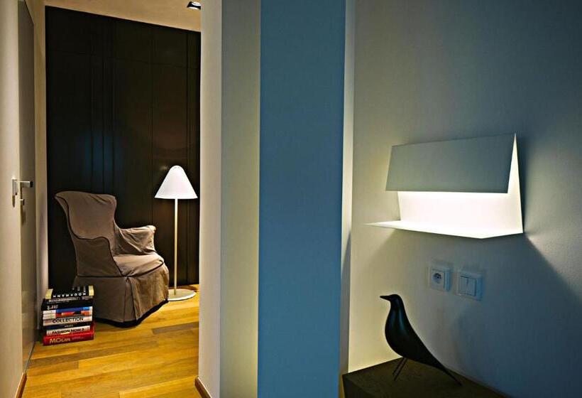 اتاق سوپریور با چشمانداز, Golden Crown