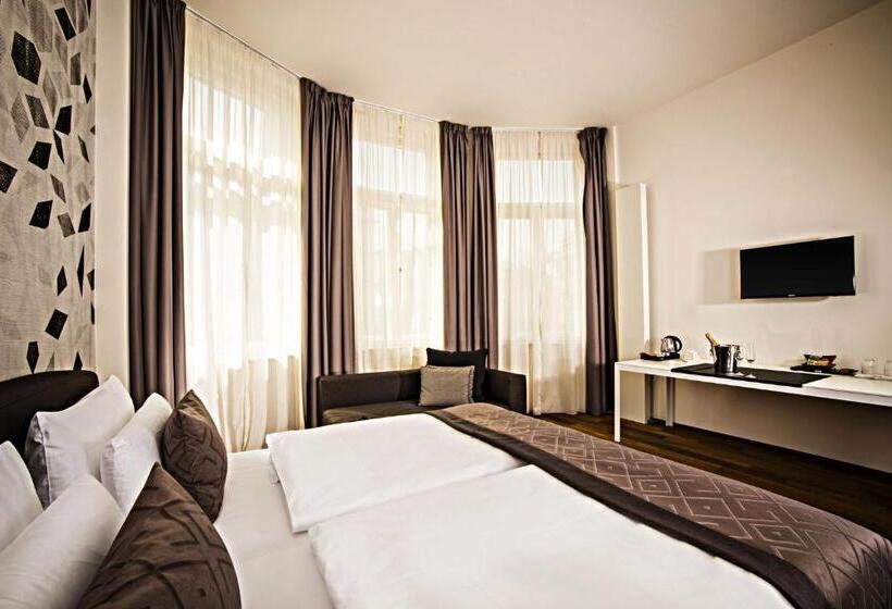 اتاق سوپریور با چشمانداز, Golden Crown