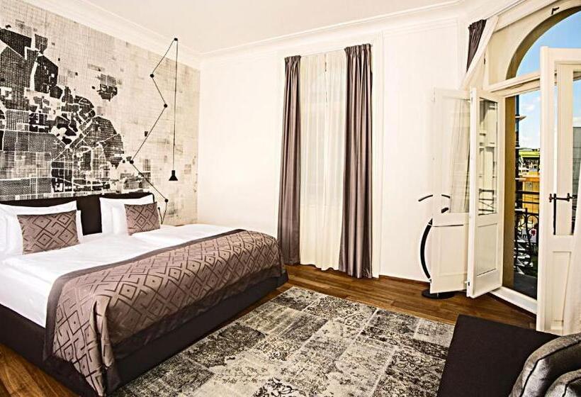 اتاق سوپریور, Golden Crown