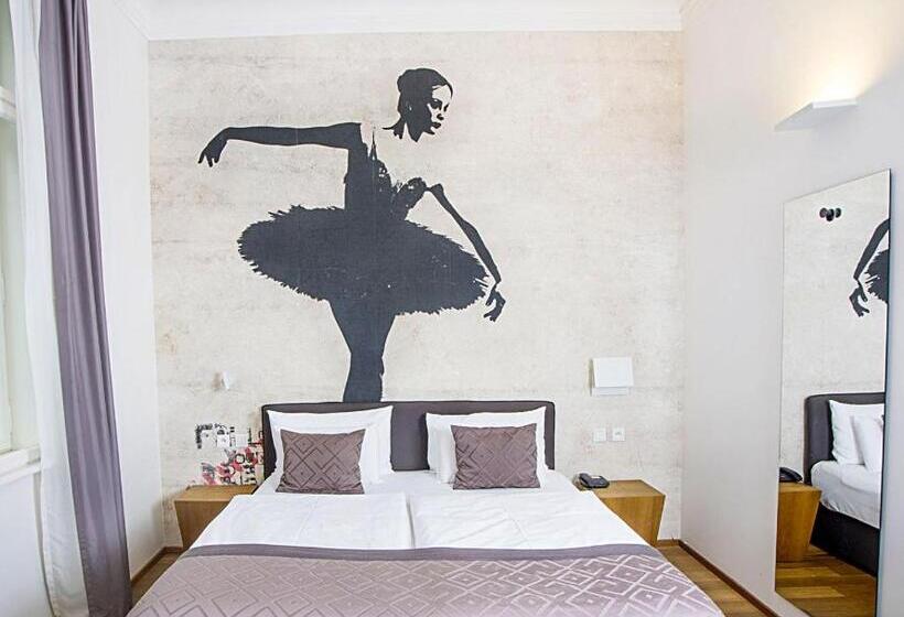 اتاق سوپریور, Golden Crown