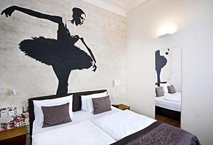 اتاق سوپریور, Golden Crown