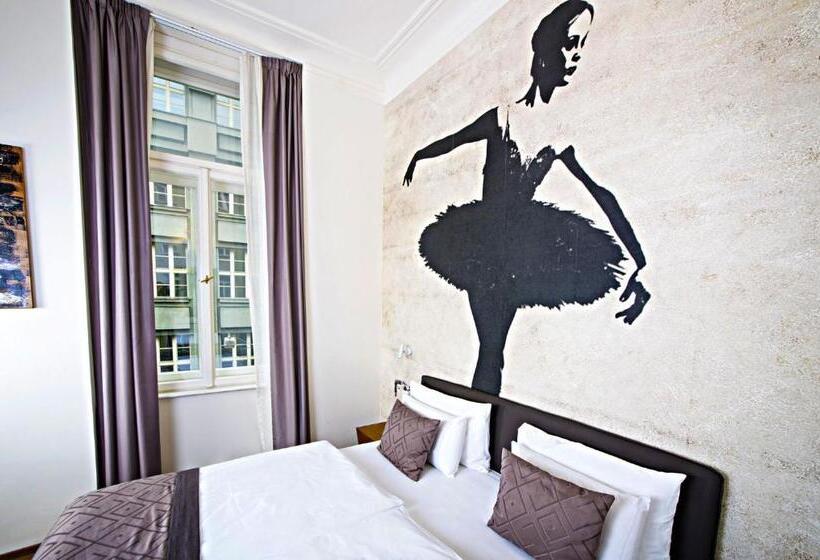 اتاق سوپریور, Golden Crown