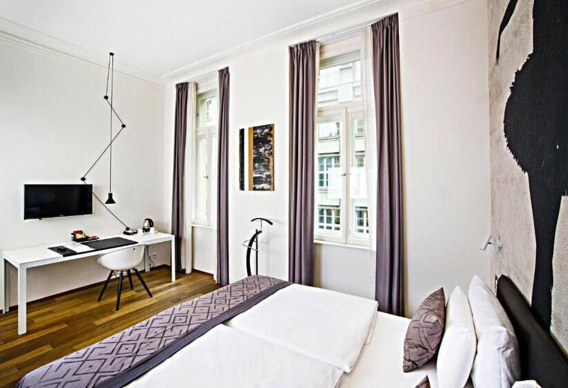 اتاق سوپریور, Golden Crown