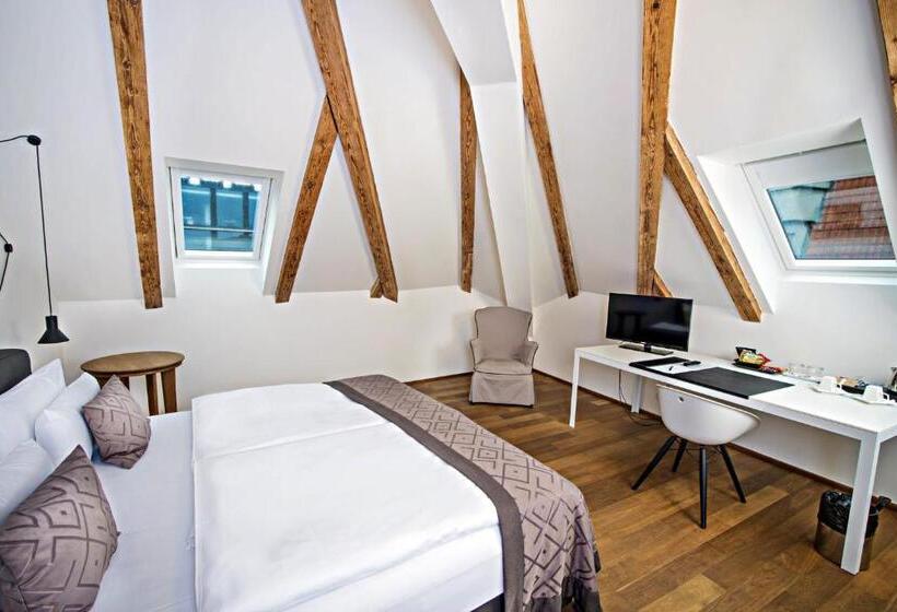 اتاق سوپریور, Golden Crown