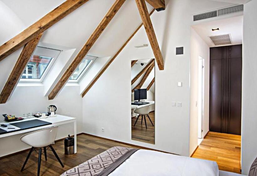 اتاق سوپریور, Golden Crown