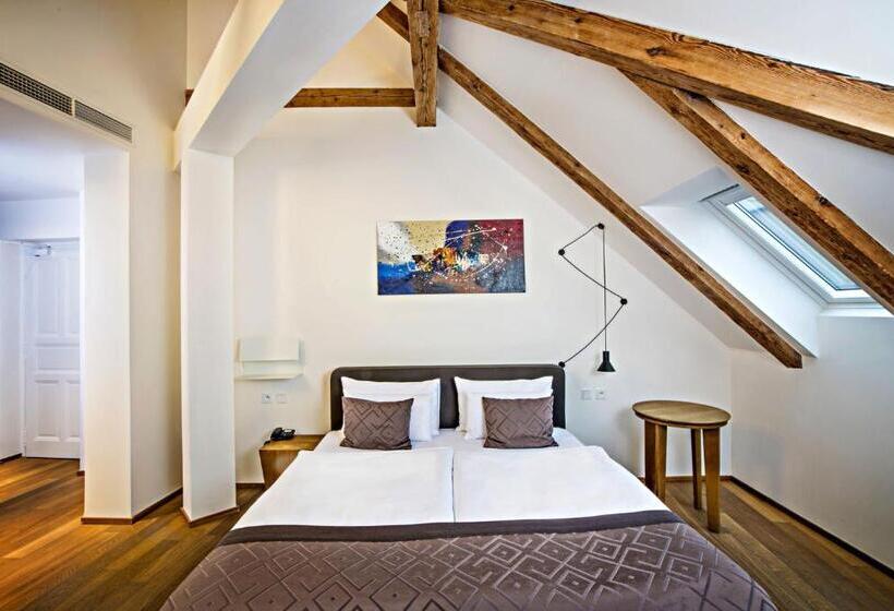 اتاق سوپریور, Golden Crown