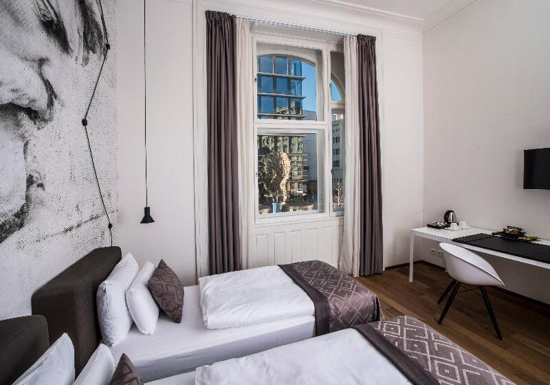 اتاق سوپریور, Golden Crown