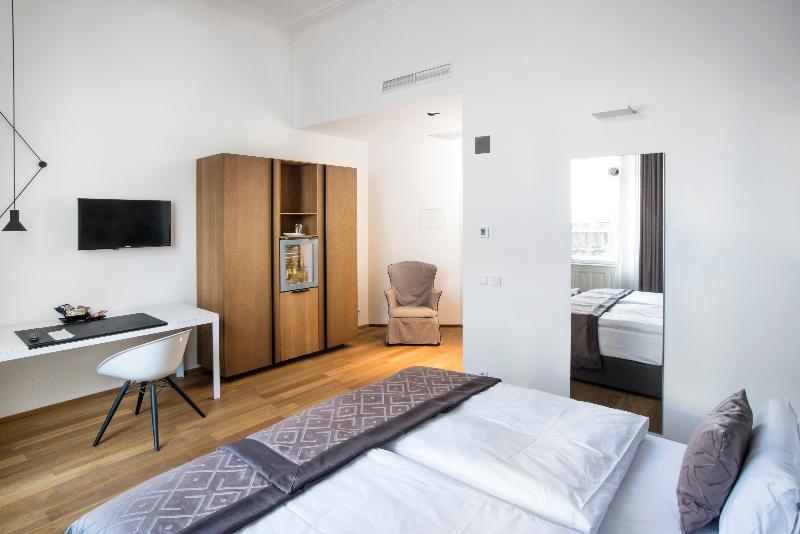 اتاق سوپریور, Golden Crown