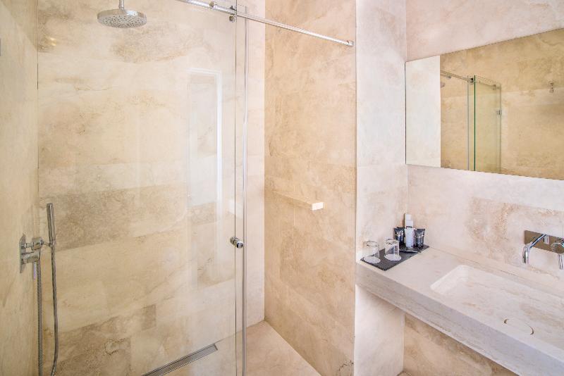 اتاق سوپریور, Golden Crown