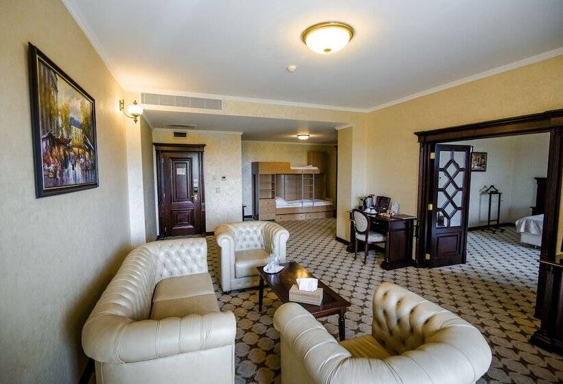 Family Suite, Golden House