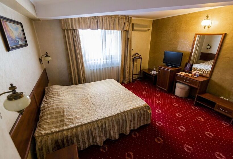 Номер Economy, Golden House