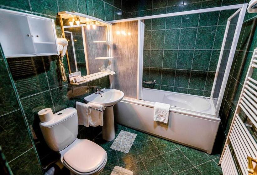 חדר דלוקס עם מרפסת, Golden House