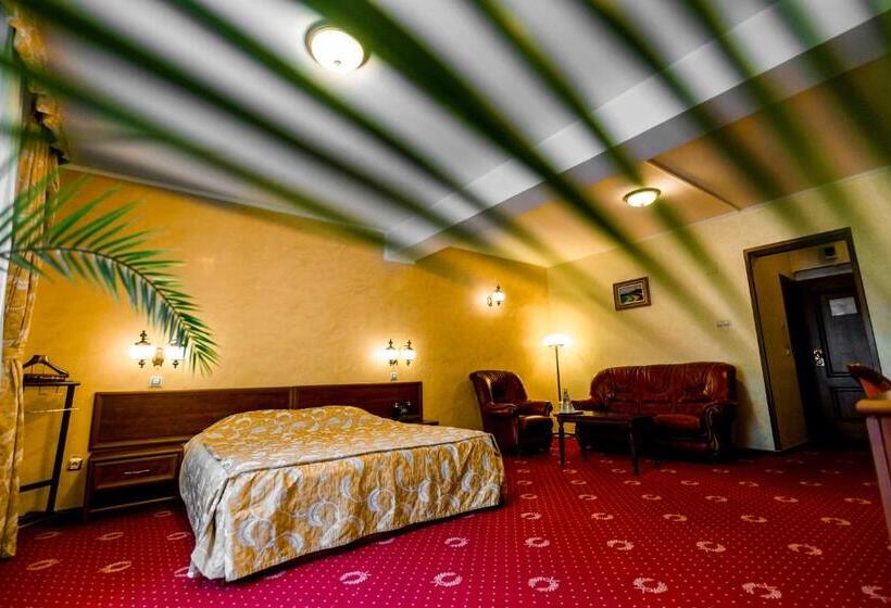 Номер Deluxe с Балконом, Golden House