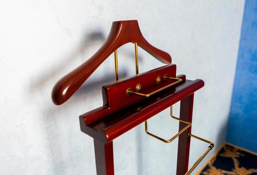 סוויטת ג'וניור עם טרסה, Golden House