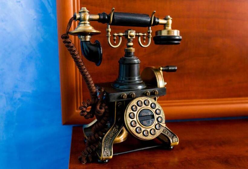 סוויטת ג'וניור עם טרסה, Golden House