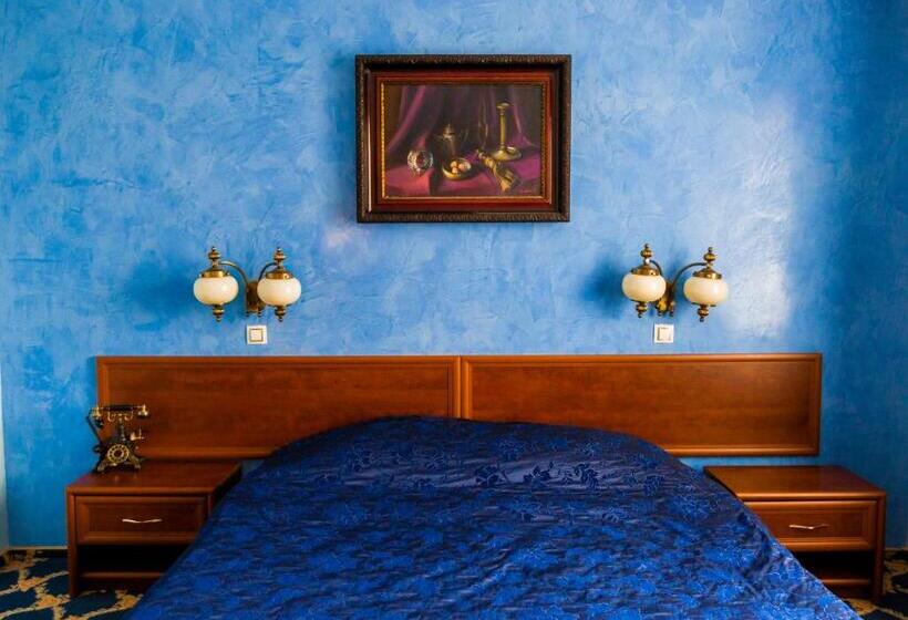 סוויטת ג'וניור עם טרסה, Golden House