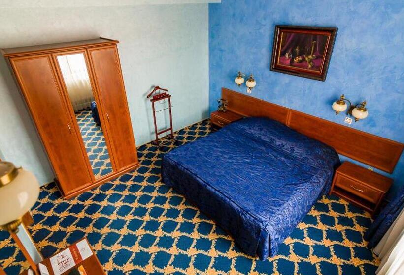 סוויטת ג'וניור עם טרסה, Golden House