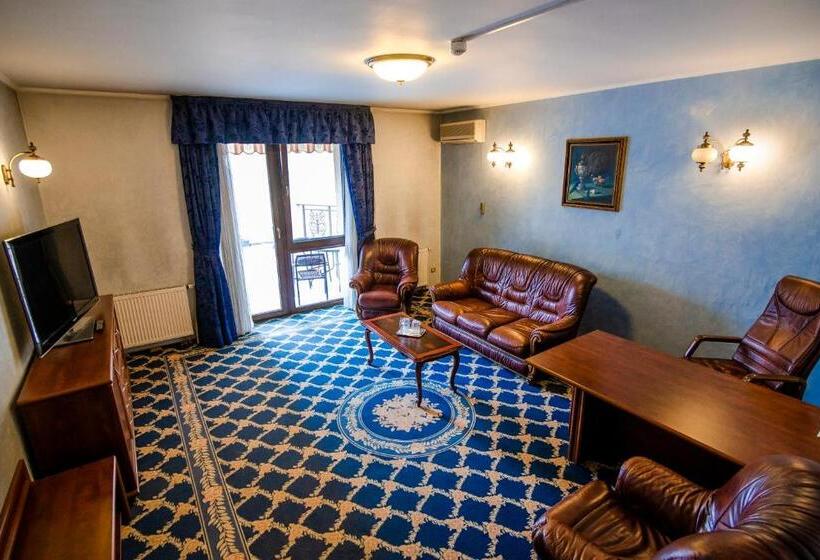 סוויטת ג'וניור עם טרסה, Golden House