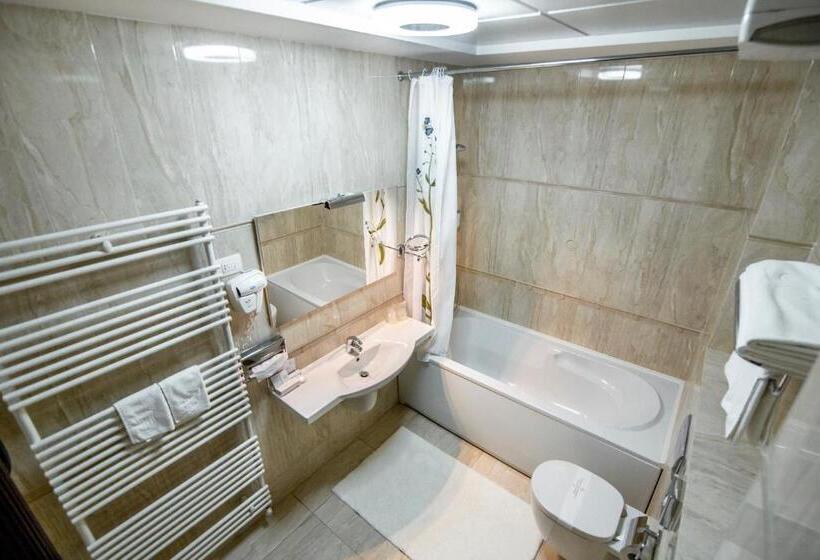 חדר סטנדרט עם מרפסת, Golden House