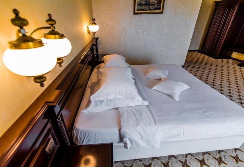 חדר סטנדרט עם מרפסת, Golden House