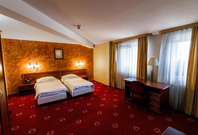 Номер Economy, Golden House