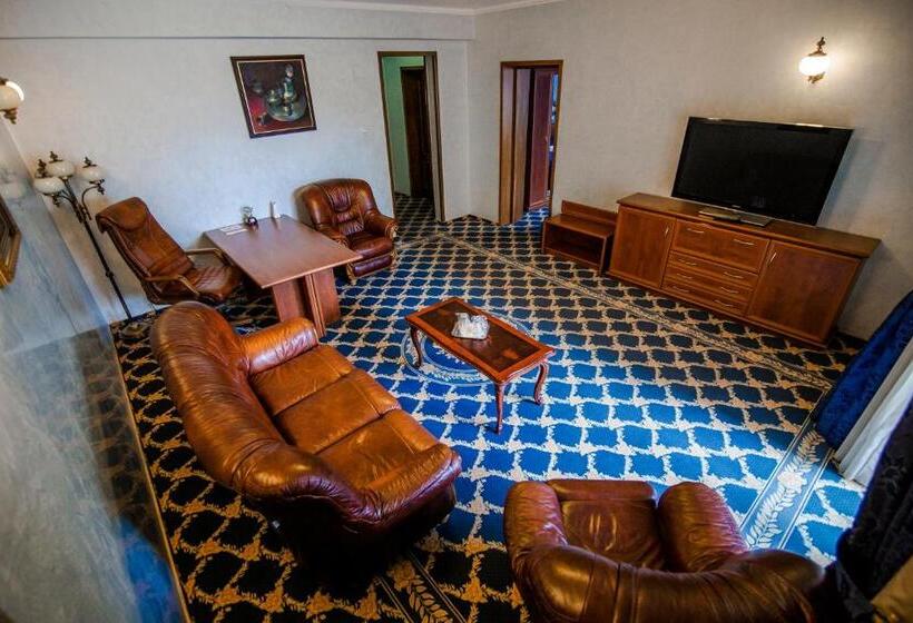 Полулюкс Одноместный с Террасой, Golden House