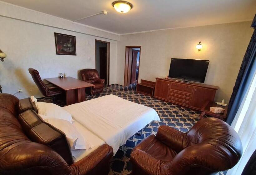 סוויטת ג'וניור עם טרסה, Golden House