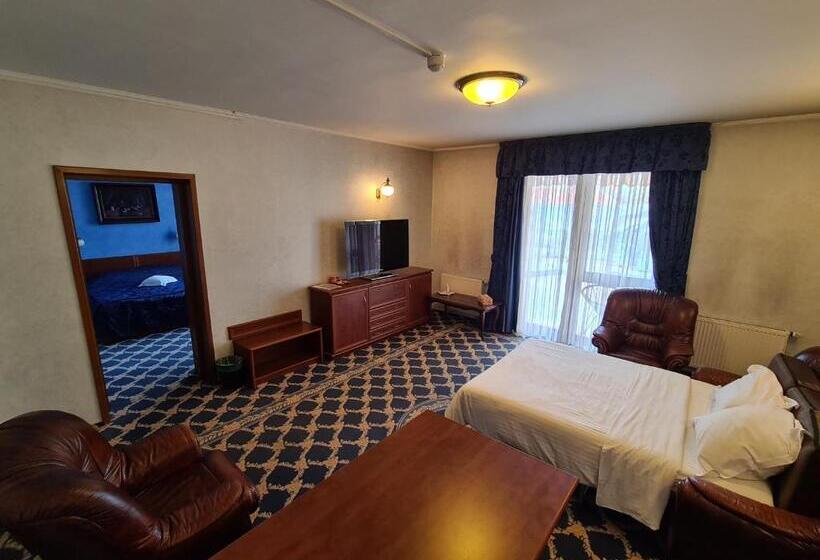 סוויטת ג'וניור עם טרסה, Golden House