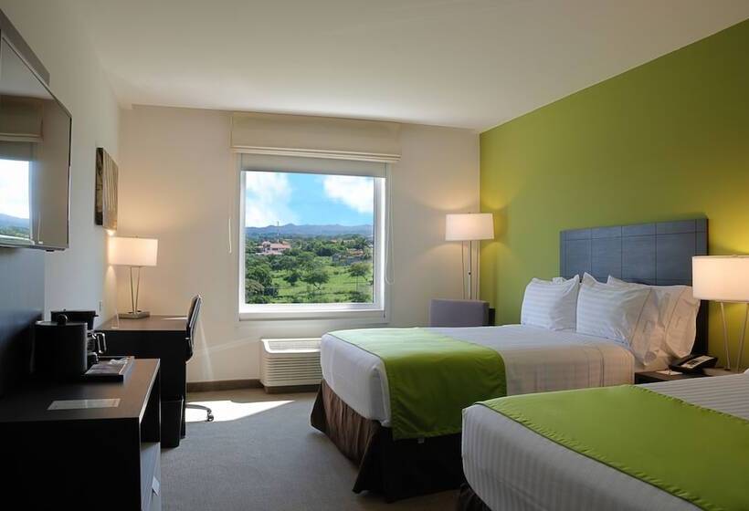 带2个双人床的标准工作室, Holiday Inn Express Managua, An Ihg