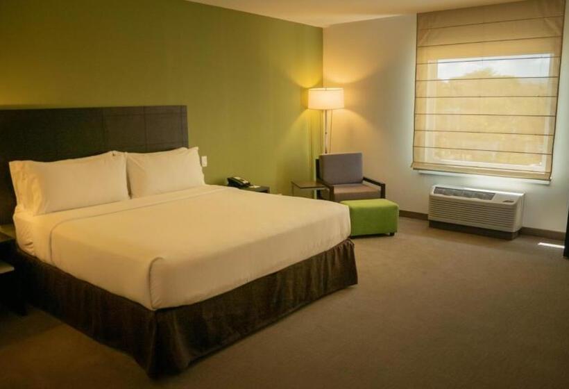 带2个双人床的标准工作室, Holiday Inn Express Managua, An Ihg