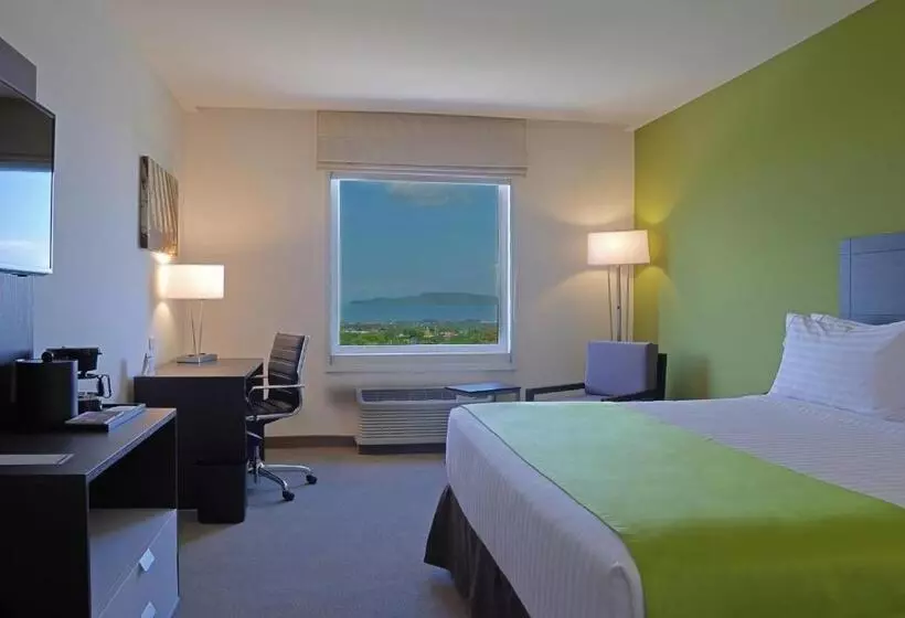 اتاق استاندارد با تخت بزرگ, Holiday Inn Express Managua, An Ihg
