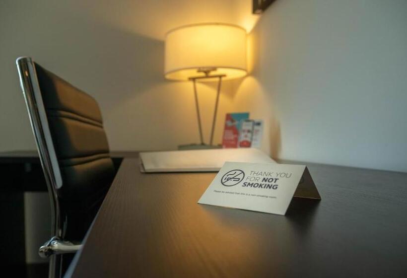 带2个双人床的标准工作室, Holiday Inn Express Managua, An Ihg