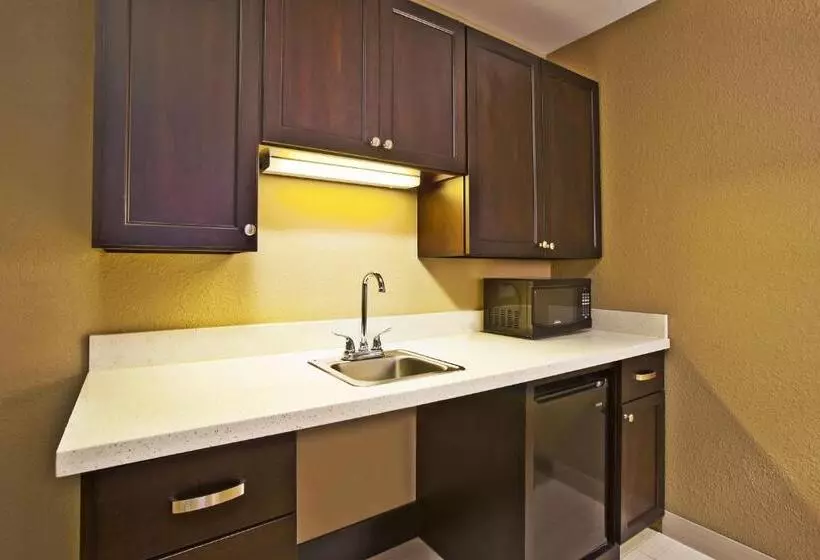 スイート, Holiday Inn Express & Suites Springfield, An Ihg