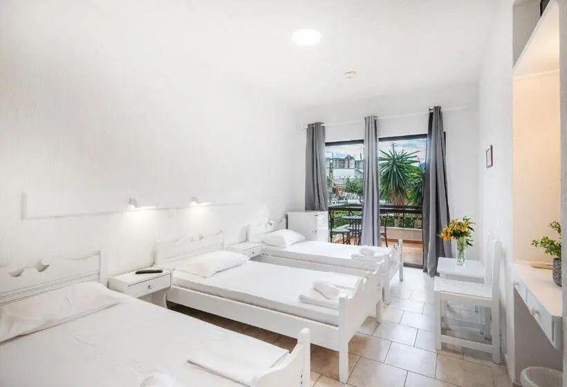Habitació Triple Estàndard, Le Mirage