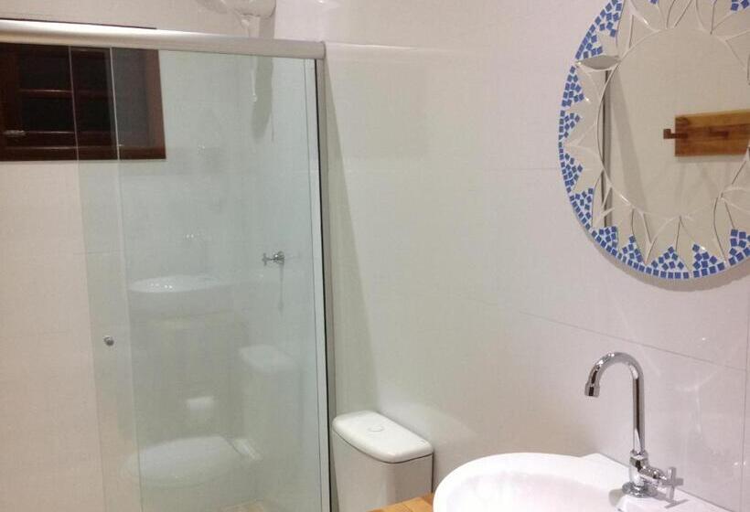 غرفة قياسية ثلاثية مزودة بشرفة, Pousada A Cabana