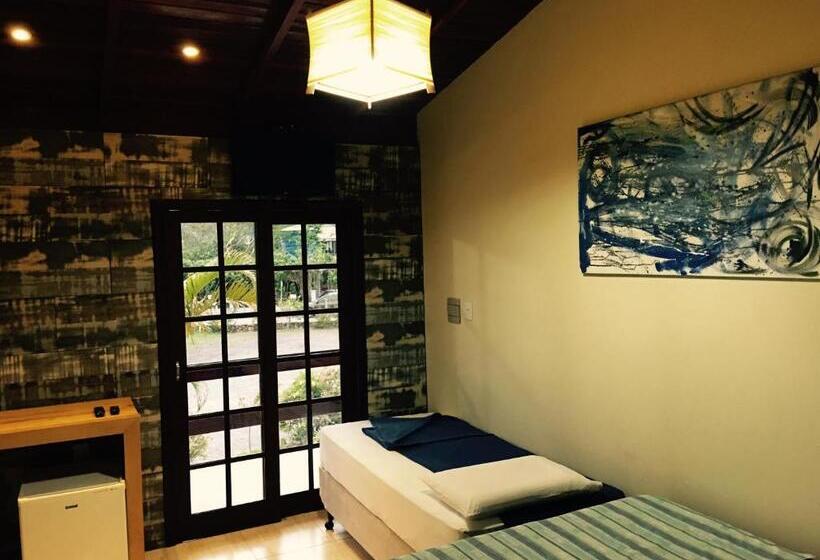 غرفة قياسية ثلاثية مزودة بشرفة, Pousada A Cabana