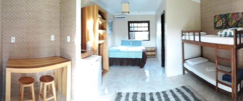 غرفة قياسية رباعية مزودة بشُرفة, Pousada A Cabana