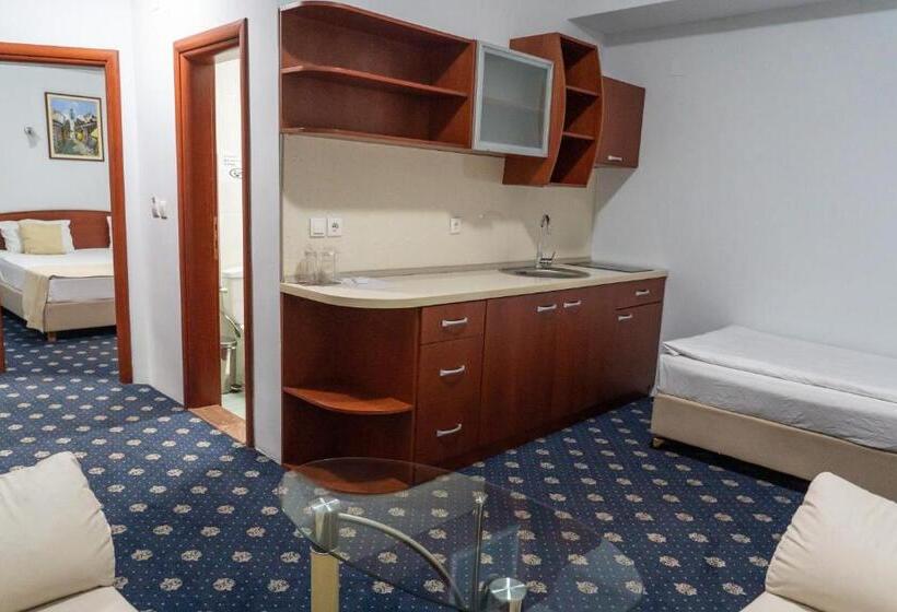 Apartamento 2 Dormitorios con Balcón, Salida