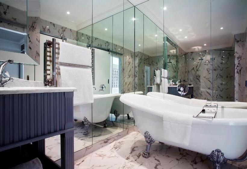 Deluxe Suite Sea View, The Marly Boutique