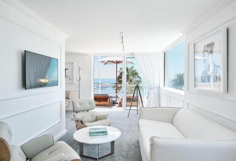 سوییت جونیور با چشمانداز دریا, The Marly Boutique