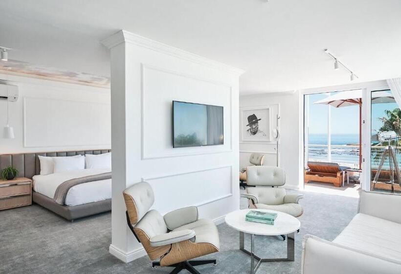 سوییت جونیور با چشمانداز دریا, The Marly Boutique