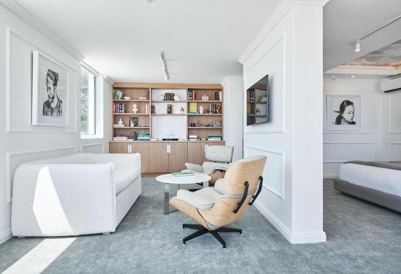 سوییت جونیور با چشمانداز دریا, The Marly Boutique