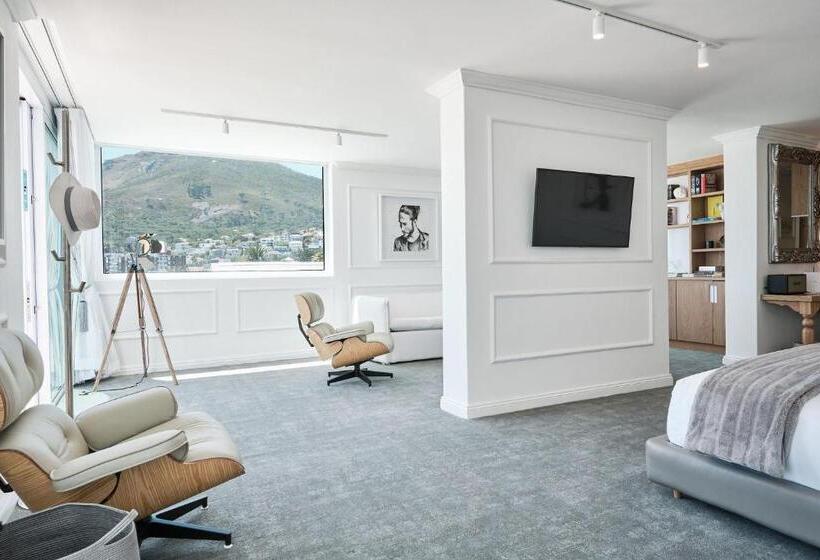 سوییت جونیور با چشمانداز دریا, The Marly Boutique