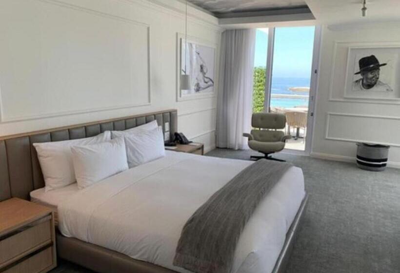 سوییت جونیور با چشمانداز دریا, The Marly Boutique